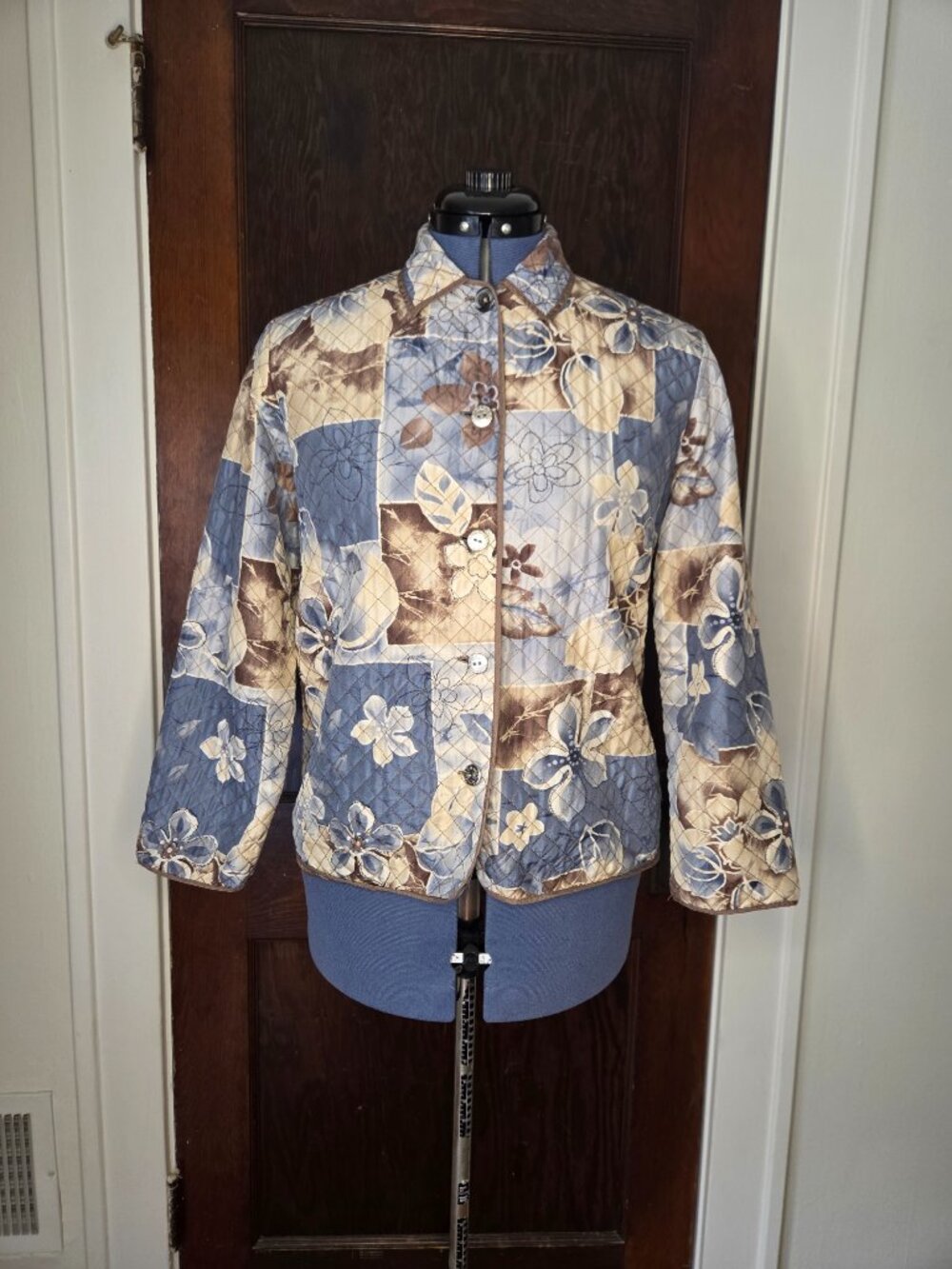 Alfred Dunner Blue and Tan Floral Quilted Petite Silk Long Sleeve Jacket